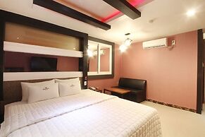 V Hotel