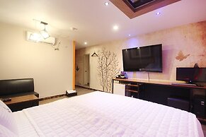 V Hotel