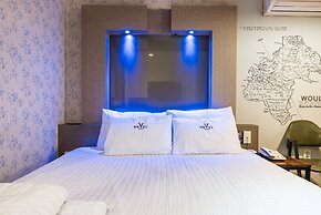 V Hotel
