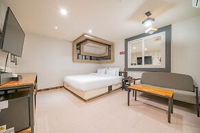 V Hotel