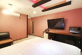 V Hotel