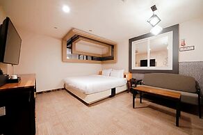 V Hotel