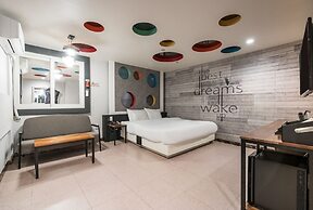 V Hotel