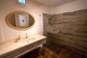 Cunda Battalos Küçük Otel