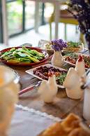 Cunda Battalos Küçük Otel