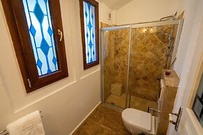 Cunda Battalos Küçük Otel