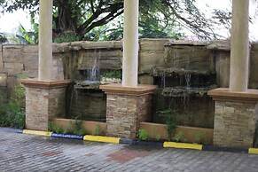 Marie's Royale Hotel