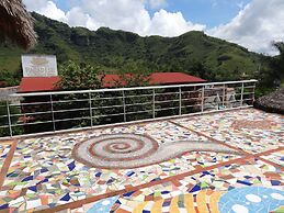 Paradise Hotel Boutique & Lounge