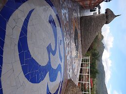 Paradise Hotel Boutique & Lounge