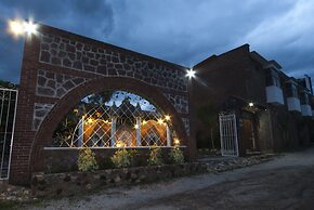 Paradise Hotel Boutique & Lounge