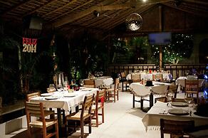 Paradise Hotel Boutique & Lounge