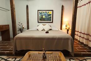 Paradise Hotel Boutique & Lounge