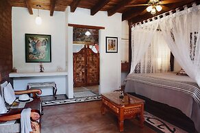 Paradise Hotel Boutique & Lounge