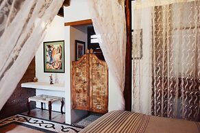 Paradise Hotel Boutique & Lounge