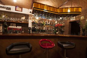 Paradise Hotel Boutique & Lounge