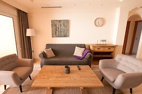 Aloha Hill Club Golf & Spa Apartments