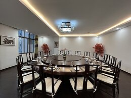 2000 HOTEL Downtown Kigali