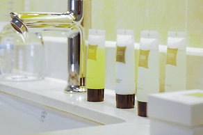 2000 HOTEL Downtown Kigali