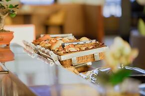 2000 HOTEL Downtown Kigali