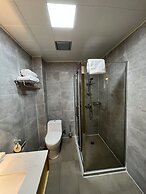 2000 HOTEL Downtown Kigali