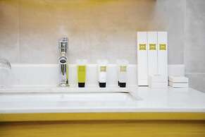 2000 HOTEL Downtown Kigali