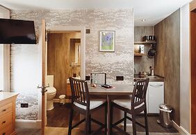 The Tower Gastro Pub & Apartments