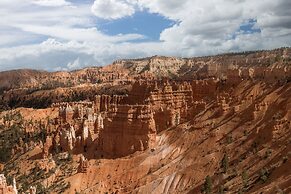 Bryce Canyon Log Cabins
