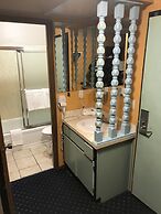 Smokey Point Motor Inn