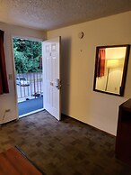 Smokey Point Motor Inn