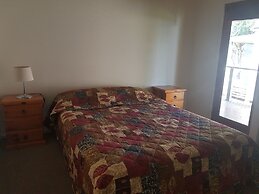 Bentley Waterfront Motel & Cottages