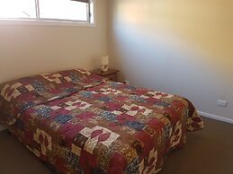 Bentley Waterfront Motel & Cottages