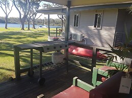 Bentley Waterfront Motel & Cottages