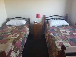 Bentley Waterfront Motel & Cottages