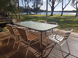 Bentley Waterfront Motel & Cottages