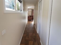 Bentley Waterfront Motel & Cottages