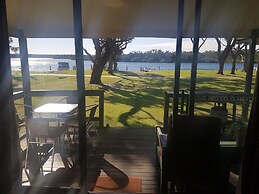 Bentley Waterfront Motel & Cottages