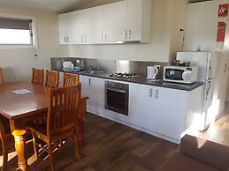 Bentley Waterfront Motel & Cottages