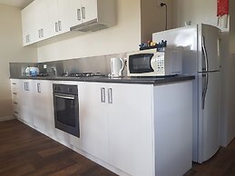 Bentley Waterfront Motel & Cottages