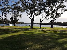 Bentley Waterfront Motel & Cottages