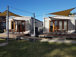 Bentley Waterfront Motel & Cottages