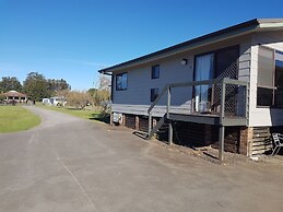 Bentley Waterfront Motel & Cottages