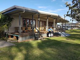 Bentley Waterfront Motel & Cottages