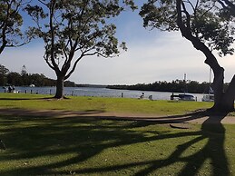Bentley Waterfront Motel & Cottages