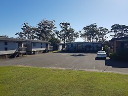 Bentley Waterfront Motel & Cottages
