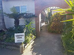 Bentley Waterfront Motel & Cottages