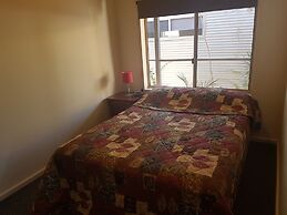 Bentley Waterfront Motel & Cottages