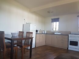 Bentley Waterfront Motel & Cottages