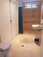 Bentley Waterfront Motel & Cottages