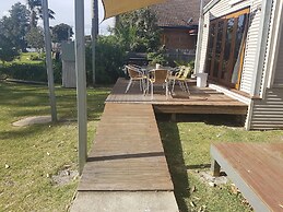 Bentley Waterfront Motel & Cottages