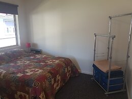 Bentley Waterfront Motel & Cottages